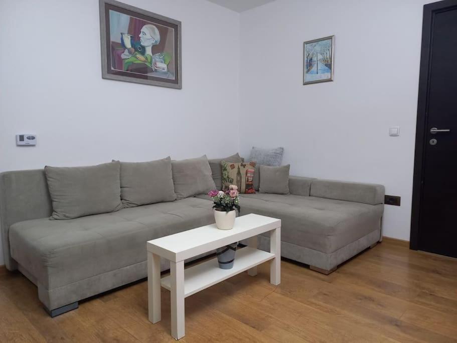 2Br Airport Accommodation W/Free Private Parking Ledine Buitenkant foto