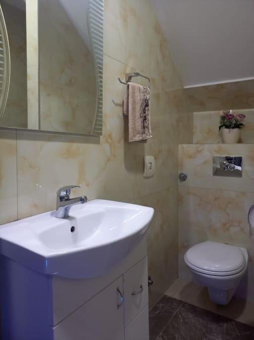 2Br Airport Accommodation W/Free Private Parking Ledine Buitenkant foto