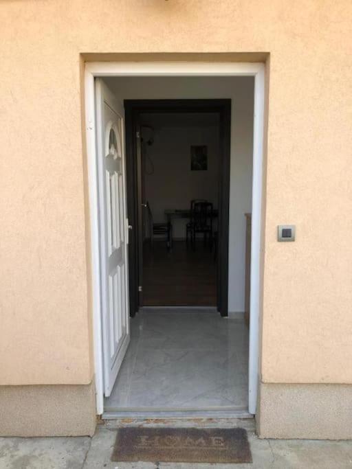 2Br Airport Accommodation W/Free Private Parking Ledine Buitenkant foto
